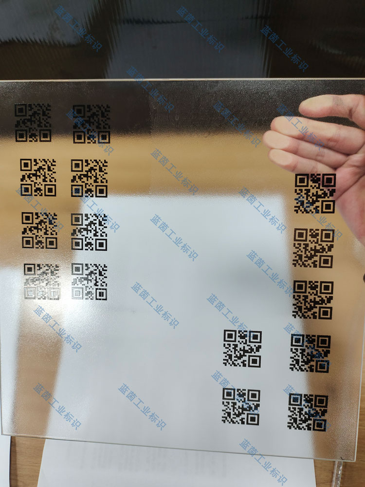 光伏玻璃、鋁框架、表面膜 追溯防偽二維碼、條碼高清高附著UV噴碼機打樣效果